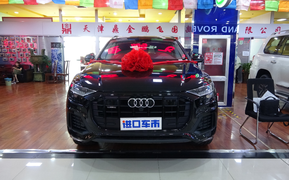 19款奥迪Q8 大型SUV运动与奢华两不误